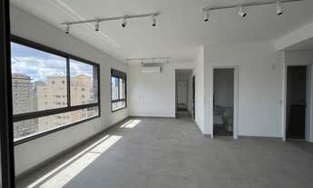 Imagem 1: Apartamento à venda em Moema com 117 metros quadrados, 2 suítes com 2 vagas demarcadas e d