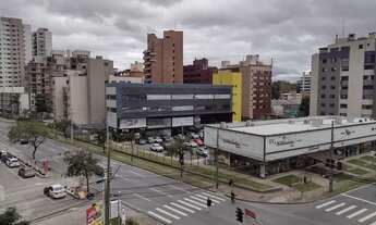 Imagem 2: Apartamento para venda possui 82 metros quadrados com 3 quartos em Cabral - Curitiba - PR