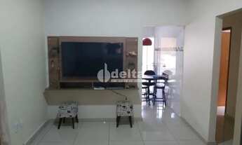 Imagem 2: Casa para aluguel, 3 quartos, 1 suíte, 2 vagas, Jardim Patrícia - Uberlândia/MG