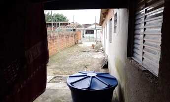 Imagem 2: Salão com casa no fundo