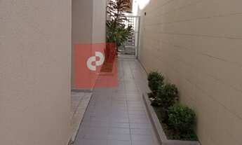 Imagem 4: Casa para aluguel e venda possui 267 metros quadrados com 5 quartos