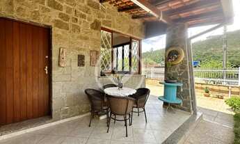 Imagem 2: Casa com 4 quartos e 186m² à venda por R$ 950.000 - Jardim Cascata - Teresópolis/RJ codigo