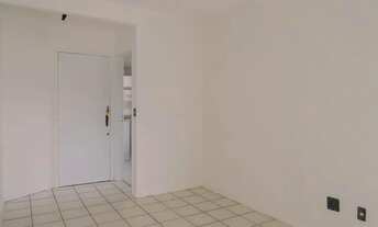 Imagem 3: Quarto e sala prático e com vaga no Centro para locação