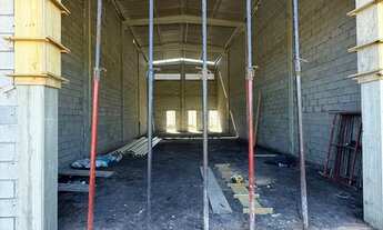 Imagem 2: ALUGO GALPÕES NA MASSAGUEIRA - Fase final das obras