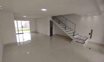 Imagem 2: Lindo sobrado 3/4 sendo 1 suíte com sacada enorme, no setor Goiânia 2, com excelente acess