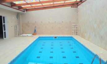 Imagem 2: Casa em Campos do Jordão com piscina indoor para 20 pessoas