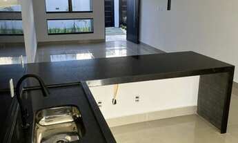 Imagem 7: Casa para venda possui 300 metros quadrados com 3 quartos em Residencial Humaitá - Goiânia