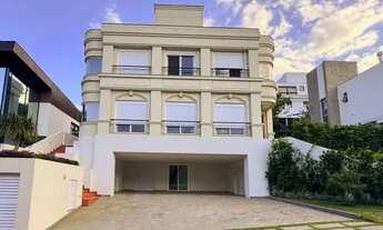 Imagem 2: Casa Condomínio em Cacupé, 319m² de privativa, 4 suítes e 3 vagas