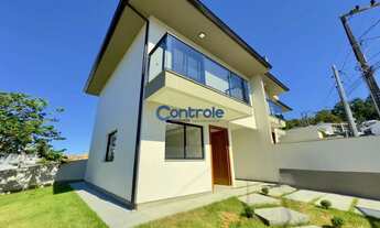 Imagem: Sobrado de esquina com amplo terreno em