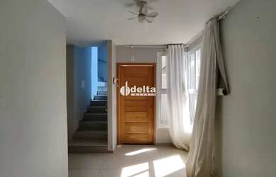 Imagem 2: Casa em condomínio disponível para locação no bairro Bosque dos Buritis em Uberlândia-MG