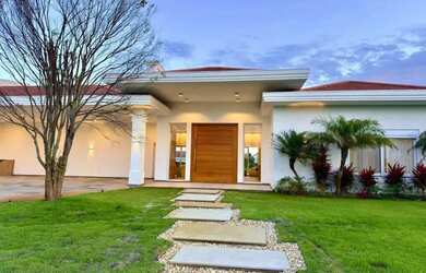 Imagem: Casa térrea Espetacular no único condomínio