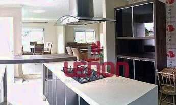 Imagem 5: Belíssima casa com 04 dormitórios amplas, localizada no bairro de Bombas - Bombinhas/SC