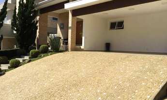 Imagem 3: Casa de condomínio para venda possui 235 metros quadrados com 3 quartos