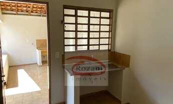 Imagem 3: Casa de fundo Casa com 1 dormitório