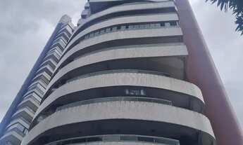 Imagem: Ed. Oriente Vasconcelos enfrente o supermercado