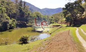 Imagem 2: Charmosa Propriedade em Areal, 21.000m², 6 Suítes, Local Seguro e Área de Lazer Completa