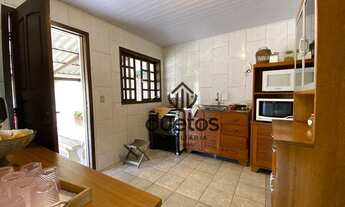 Imagem 2: Casa com três quartos em amplo terreno!