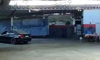 Imagem 3: GALPÃO NA ESTRADA DE JACARÉPAGUA. A altura do galpão varia entre 3,30m e 4,30m, e a cobert