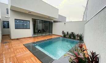 Imagem: Elegante casa com piscina no Jardim Itatiaia