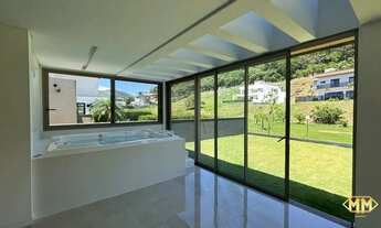 Imagem 5: Casa de Alto Padrão em Condomínio na Praia dos Ingleses, disponível para locação anual