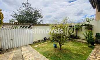 Imagem 2: Casa reformada, jardim, terraço com espaço gourmet completo, e vista pro pôr do sol. Avali