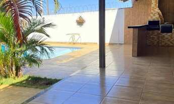 Imagem 7: Casa com piscina 2/4 lote 360mts bem arejada