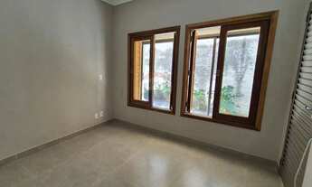 Imagem 2: RE/MAX aluga casa térrea reformada, para uso comercial e/ou residencial, com 03 quartos (0