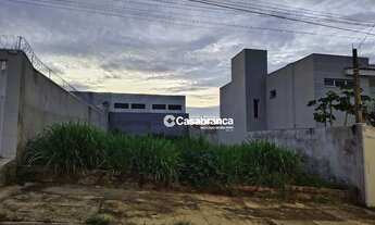 Imagem 4: Terreno para venda com topografia plana, 12 metros de testada , em rua calma e com comér