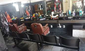 Imagem: Passo ponto, barbearia montada com bar