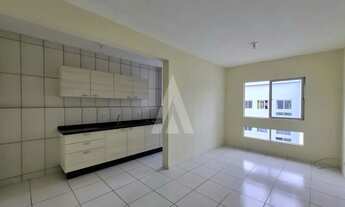 Imagem 3: Apartamento com 2 quartos, cozinha com armários e interfone no bairro Vila Nova