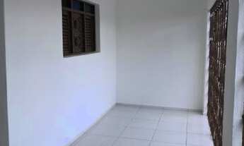 Imagem 3: Aluga-se ou vende- se uma casa no bairro do Matheus valor do aluguel R$800,00