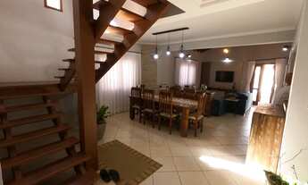 Imagem 4: Sobrado com suíte e área externa com piscina e espaço gourmet para venda em condomínio fec