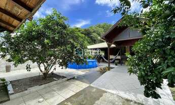 Imagem 2: Casa com quintal amplo