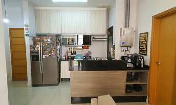 Imagem 7: Casa de condomínio para venda tem 200 metros quadrados com 2 quartos