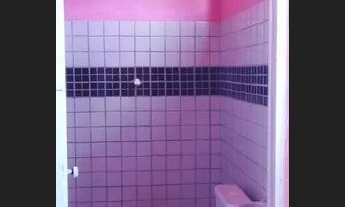 Imagem 2: Alugo este quitinete 400 reais com água é Luz já vem incluído no aluguel