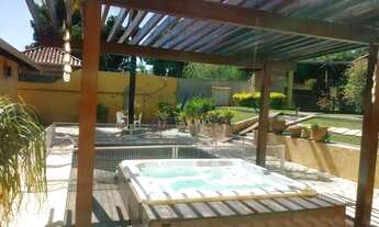 Imagem 3: Casa para aluguel possui 400 metros quadrados com 5 quartos