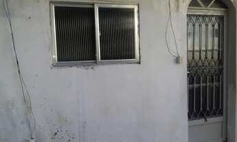 Imagem 5: Alugo Conjugado Quarto, pia, banheiro e área - R$ 350,00