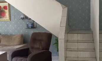 Imagem 4: Alugo casa na Josefa de Melo, 4/4, sendo 01 suíte, varanda, 02 vagas de garagem cobertas