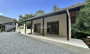 Imagem 2: Imóvel com 02 dormitórios sendo 01 deles com closet, sala de estar, cozinha no piso inferi