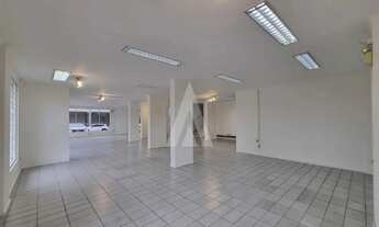 Imagem 7: Loja comercial com 4 salas, cozinha, 4 lavabos e estacionamento frontal no bairro América