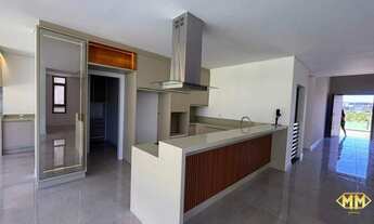 Imagem 2: Casa de Alto Padrão em Condomínio na Praia dos Ingleses, disponível para locação anual