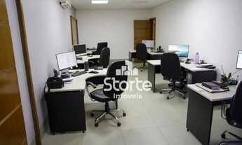 Imagem 7: Casa com 3 dormitórios à venda, 490 m² por R$ 1.600.000,00 - Umuarama - Uberlândia/MG