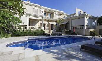 Imagem: Casa Clássica em Ponto Alto com Vista Deslumbrante