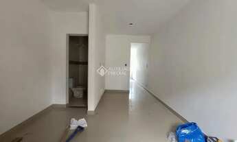 Imagem 4: Casa térrea com 2 dormitórios e amplo pátio no bairro Igara