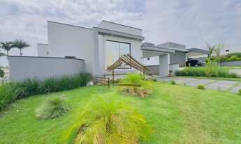 Imagem 2: Linda casa térrea com 3 suítes no Ninho Verde 1, mobiliada, área de lazer com piscina