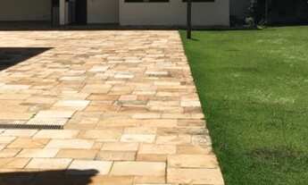 Imagem: Casa com 4 suítes, 473 m² de área construída