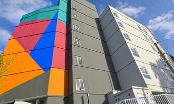 Imagem 3: PRÉ-RESERVA] Um apÊ descolado e mobiliado num prÉdio com fachada colorida