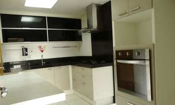 Imagem 3: Excepcional, com 114 m2 extremamente funcional, ótima varanda com linda vista, e 3 garage