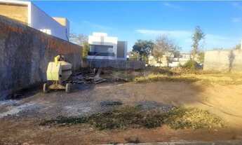 Imagem 2: Terreno plano em condomínio fechado