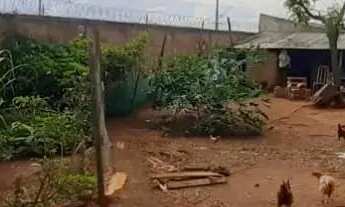 Imagem 2: Lote murado com consertina Lote à Venda, 250.00 por R$ 180000.00 no setor Residencial Prad